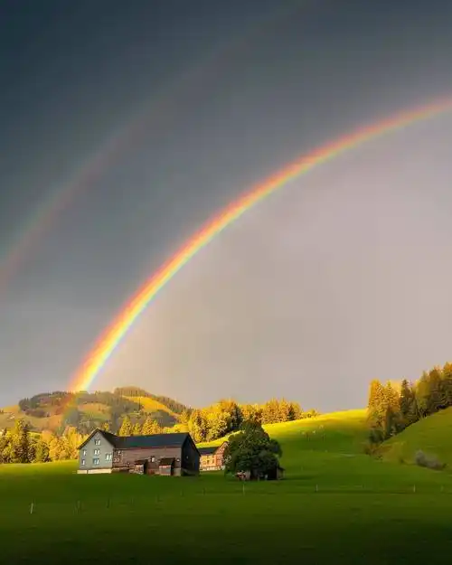 山间彩虹ilhan摄于瑞士
