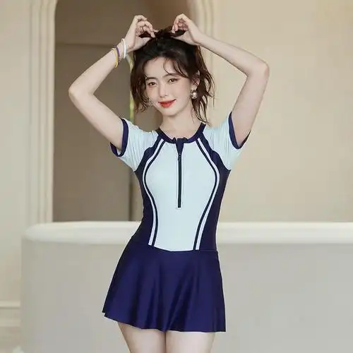 梨卡大码泳衣女时尚胖mm遮肉显瘦200斤运动游泳温泉保守专业泳装