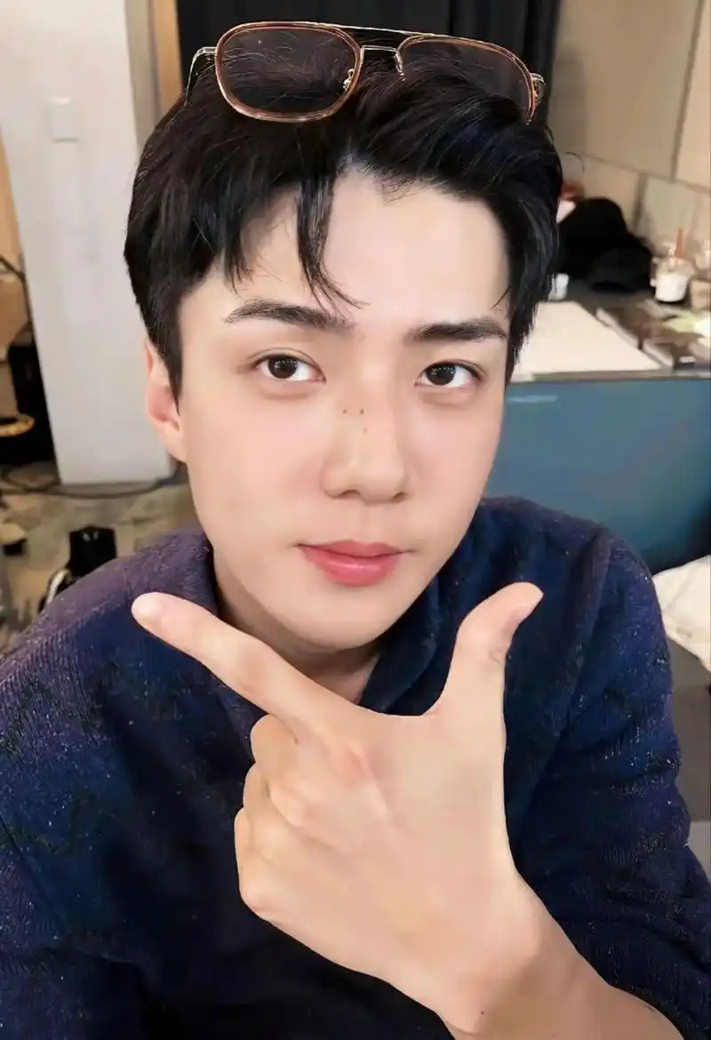 吴世勋真的好帅 今天翻到这几张照片 还是感慨吴世勋的神颜啊