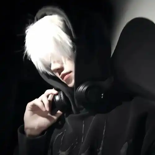 氛围感男头[话题]##优质男头[话题]##帅哥头像[话题]