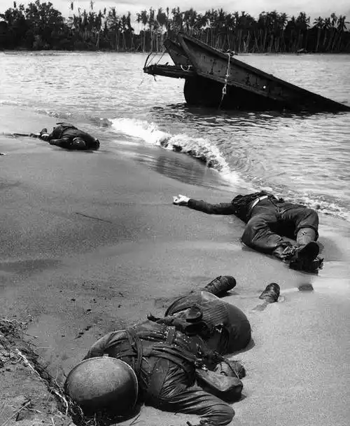 简介二战期间比较著名的11张老照片:图三罪恶滔天,图九让人泪目