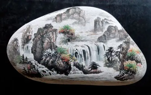 作品反映了我山水画,花乌画和石头画的近期情况.