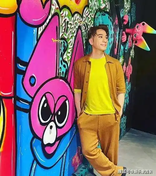 原创tvb男演员吴卓羲宣布重返乐坛和林峯还有黄宗泽聚会引发关注