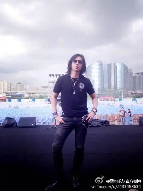 考古张淇的自拍和私下照片