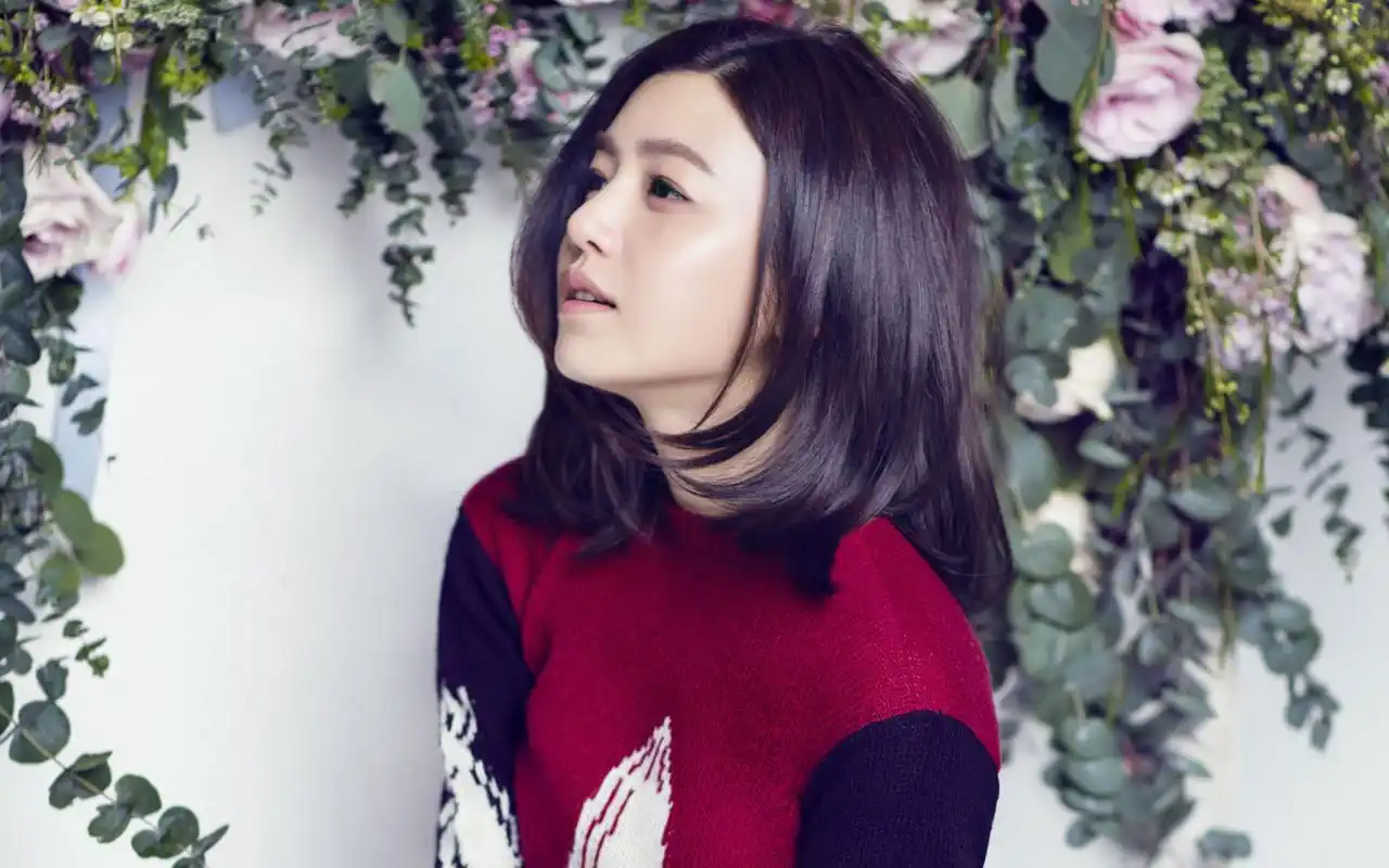 陈妍希侧脸绝世美丽时尚桌面壁纸