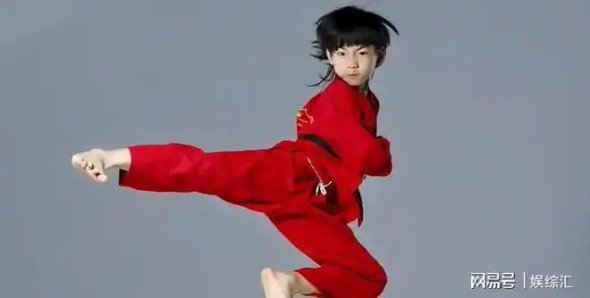 林秋楠一年训练两千小时8年获百枚金牌被甄子丹看中后怎样了