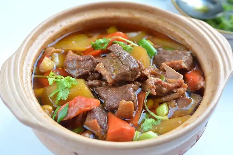 土豆爱好者的福音,胡萝卜土豆焖鸭肉,醇厚香浓,甘甜脆爽