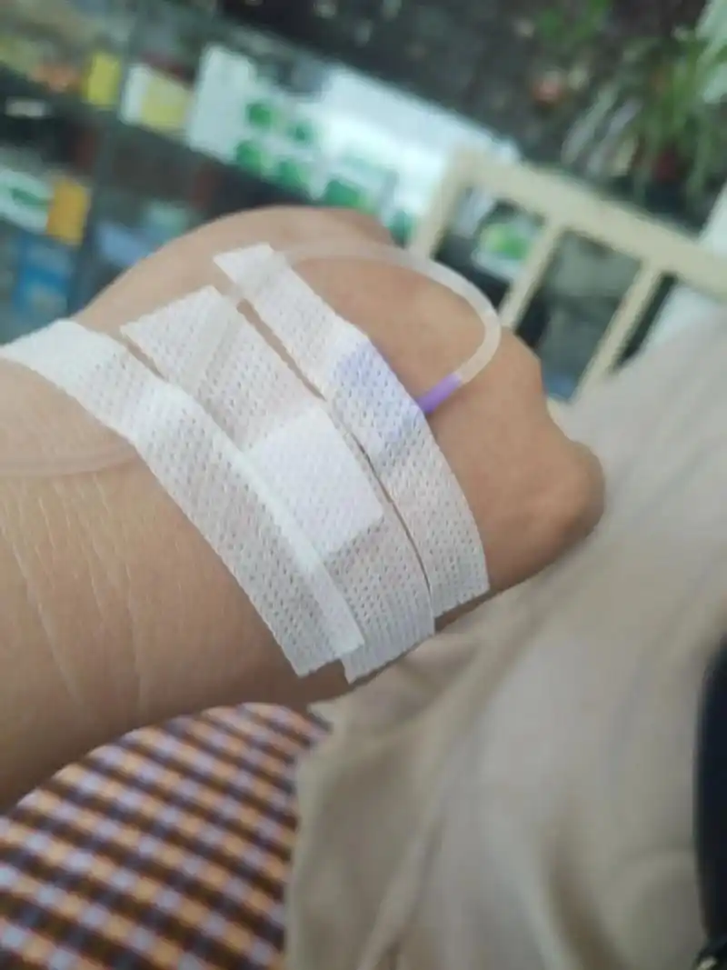 今天的货已全部都送完了,现在又在诊所打针. 虽然说我长得胖