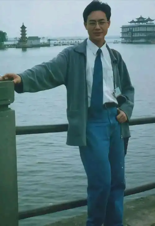 狂飙:看了张颂文年轻时候的照片,才知道我错过了一个大帅哥!