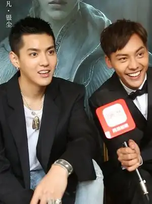 吴亦凡陈伟霆评"爵迹"特效:水平很高震