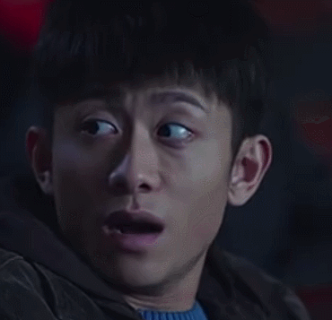 张一山转头目瞪口呆注视gif动图_动态图_表情包下载_soogif