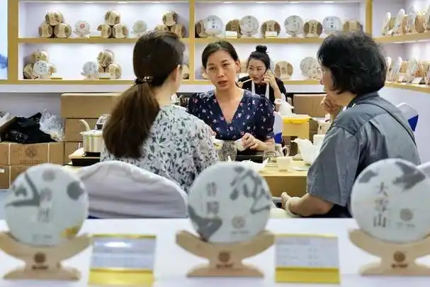 本届茶博会展览展销面积首次扩大至70000平方米,国际标准展位增加至