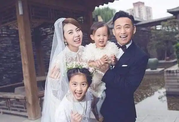 孙莉:18岁跟了老师黄磊,婚后在家生儿育女,容忍老公有绯闻