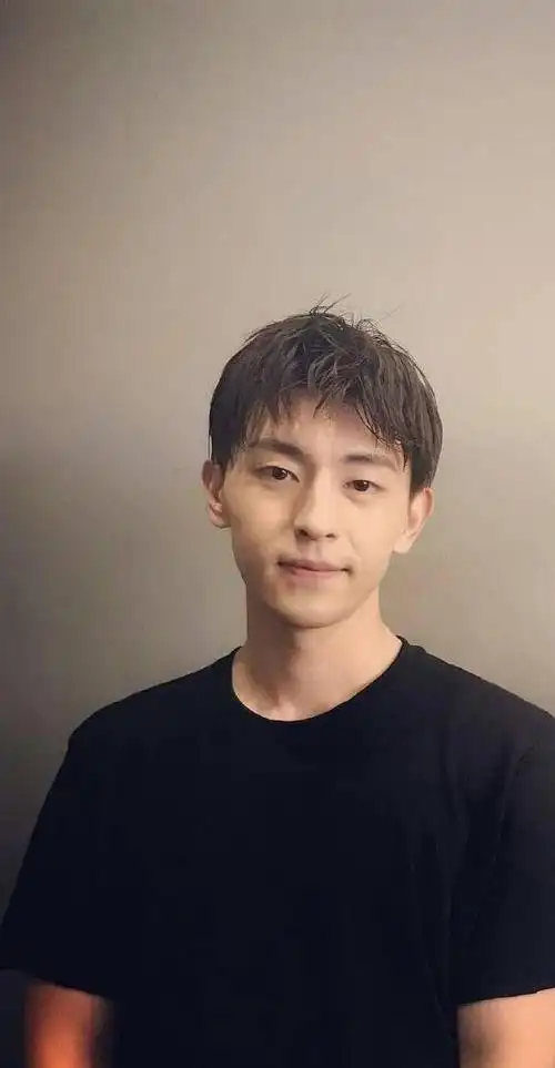 几个当红小鲜肉的素颜照,差别是有的,但让粉丝脱粉?不存在的