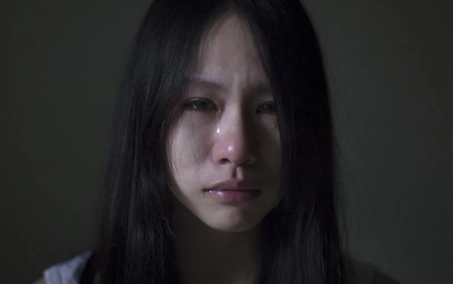 心理学:你认为哪个女孩哭的最伤心?测你在困难时谁能保护你!