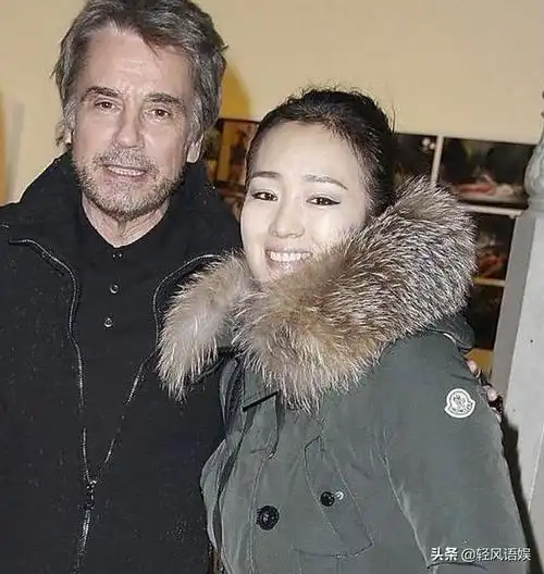 53岁巩俐与71岁老公「同框近照」如年轻小情侣!