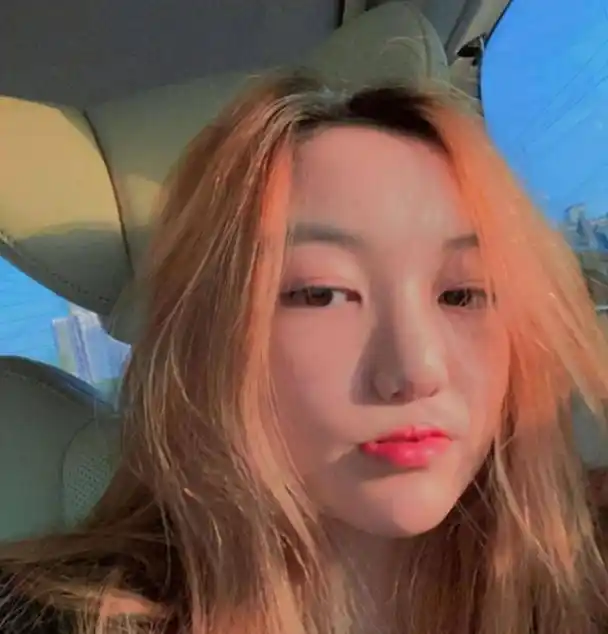 17岁李嫣近照曝光!术后地包天眼神显凌厉,网友:越来越像李亚鹏