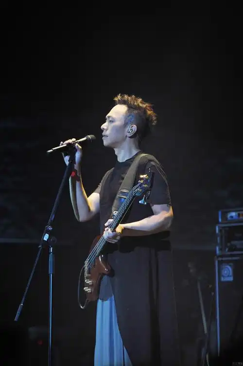 黄家强香港开唱忆家驹