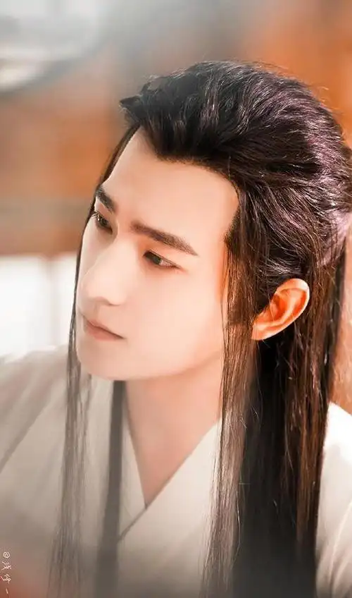 古装比女人美男星!成毅比女人媚,罗云熙比女人仙,杨洋眼神勾人