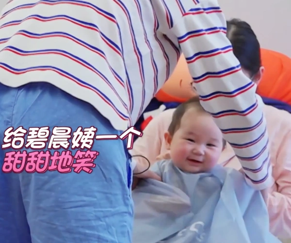张碧晨亲手给孩子剃头,不小心剪太多,"小光头"形象太像华晨宇