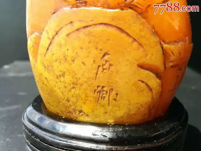 田黄总厂证书 当代著名寿山石雕家石卿作/田黄石/薄意摆件 印章:548克