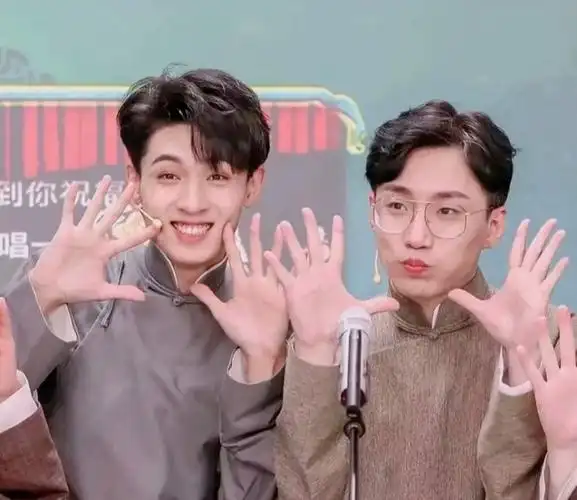 (一只叛逆的头花)秦霄贤何九华,他们的关系… - 半次元 - acg爱好者