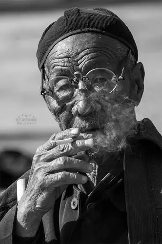 黑白人像(老人)