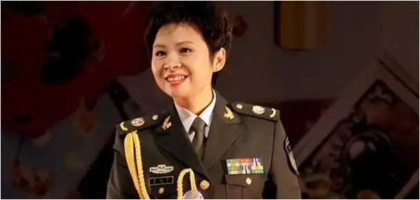 23岁春晚红遍全国,为何在38岁跌神坛,董文华发生了什么