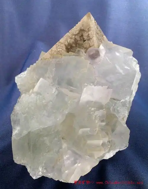 矿物图片白钨矿scheelite