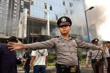 组图:印尼首都雅加达一家酒店门口发生爆炸