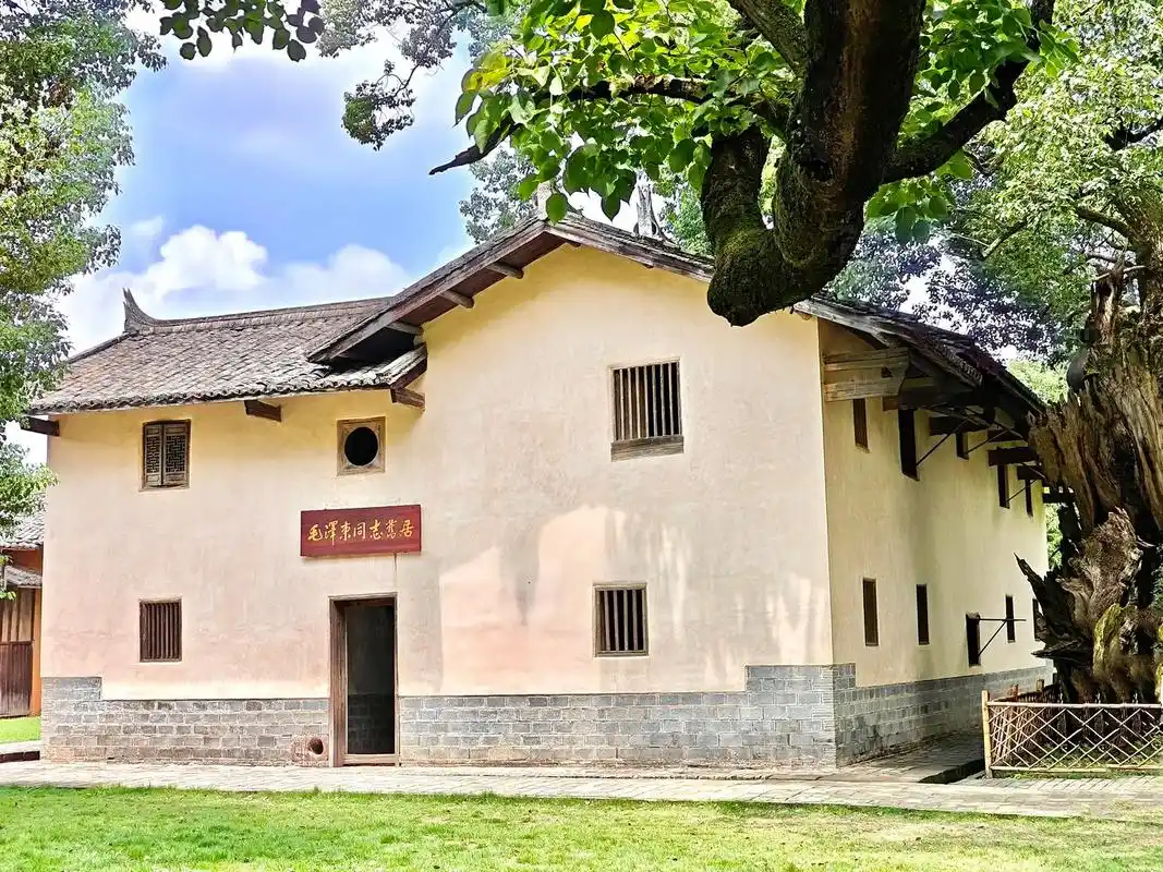 参观革命旧址群,一苏大宣告了中华苏维埃共 - 抖音