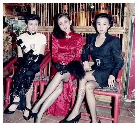 刘嘉玲与利智旧合影曝光两大美女颜值惊艳十分养眼