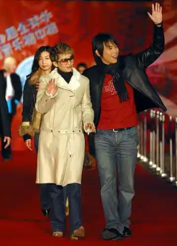 现场图片香港演员梅艳芳和歌手陶喆步入星光大道