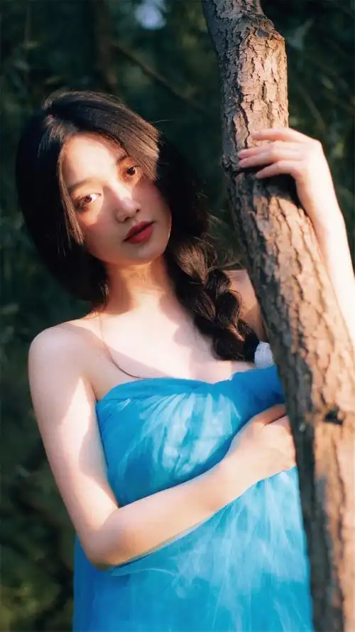 气质美女林中唯美高清手机壁纸