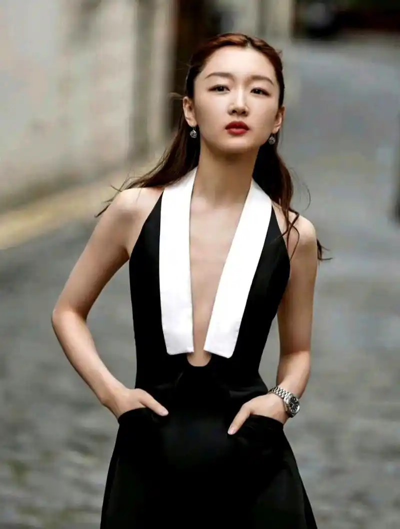 周冬雨好瘦啊,这才是真正的骨瘦如柴吧