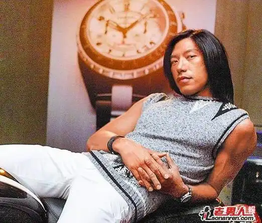 蔡一杰有钱吗 50岁草蜢成员蔡一杰港台两地大摆生日宴 对迷妹要求有