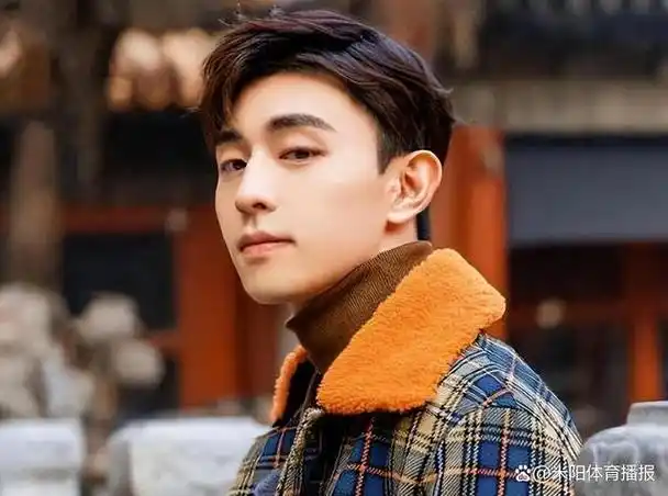 第二位邓伦,从原来的微博顶流到如今的"人人喊打",这经历就像是过山车