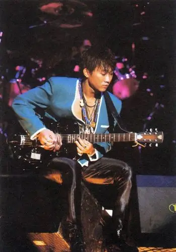 "怀念家驹"复刻beyond1991生命接触演唱会