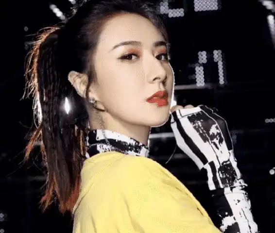 原创薇娅旧照流出年轻时被众多人追求曾作为艺人出道过