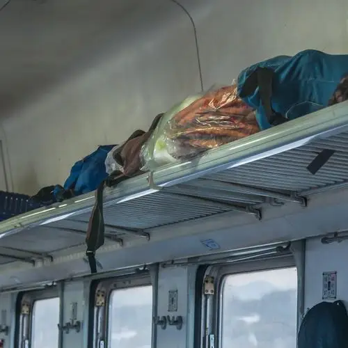 (异彩)拍摄制作:新春前夕,感受乘坐老式绿皮火车的的旅途,看车上窗外