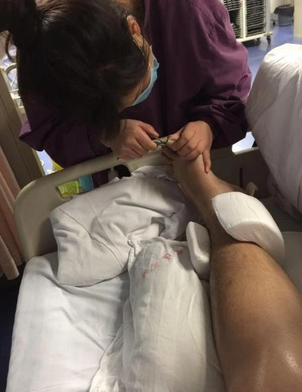 领证前夜未婚夫车祸高位截瘫最美新娘卖婚戒守候