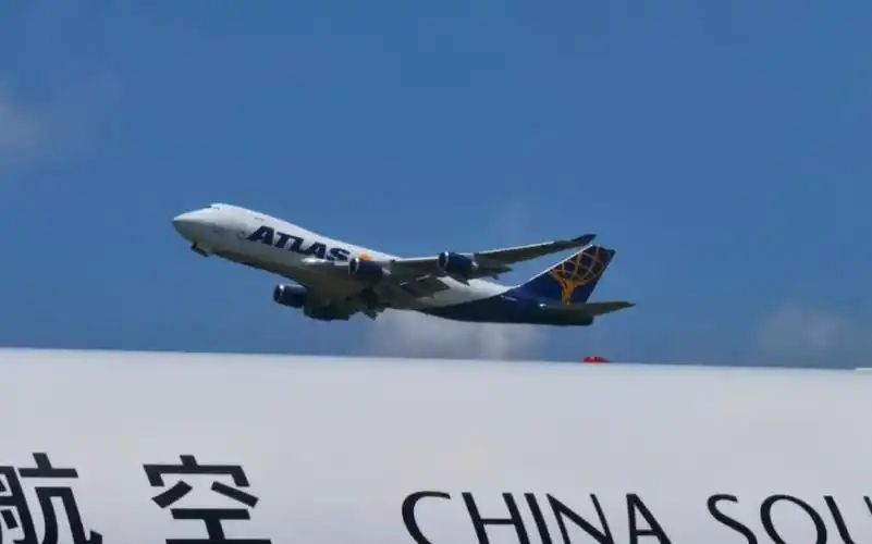 b747f浦东机场起飞