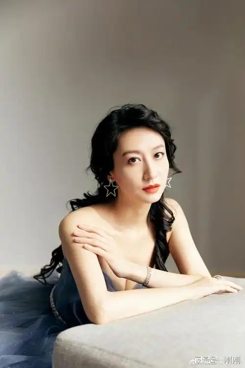 被低估的女神董维嘉|演员|写真集_网易订阅