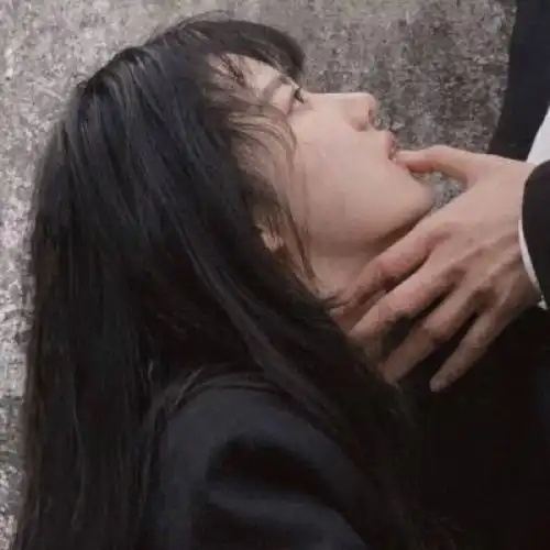 最新款情侣头像一对一张两人你说深情不及久伴