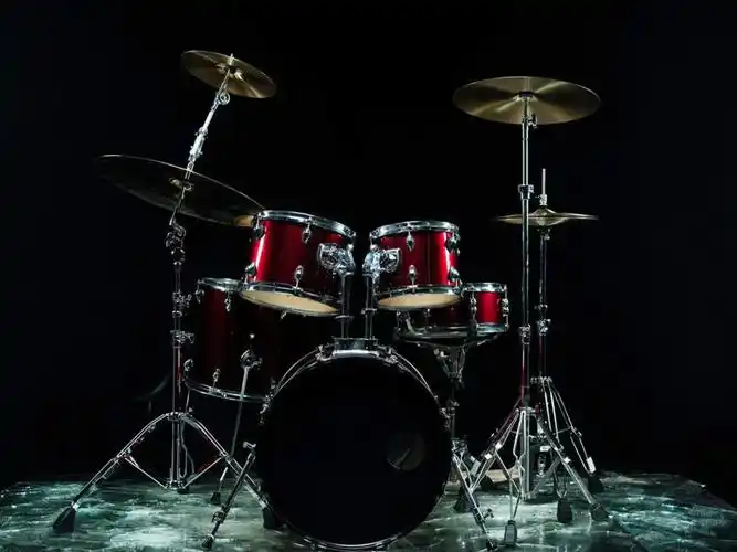 无人,横图,室内,特写,白天,正面,静物,黑色背景,钹,鼓,架子鼓,乐器