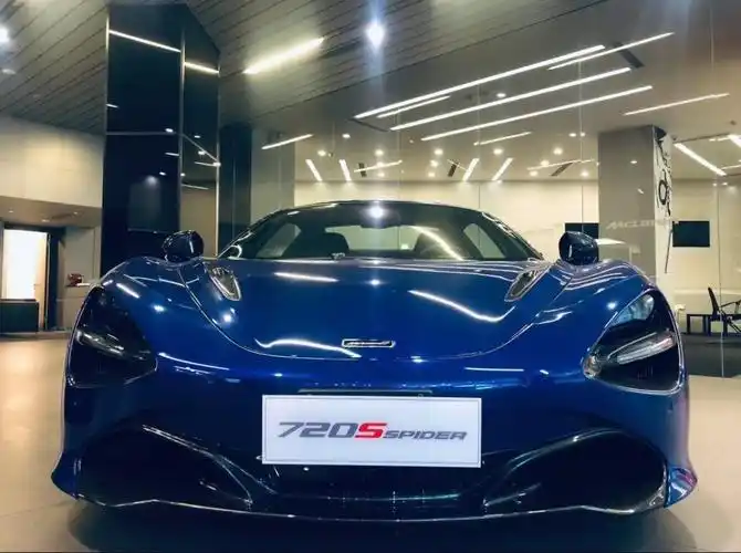 迈凯伦 720s spider特殊极光蓝,电变色车顶黑色内
