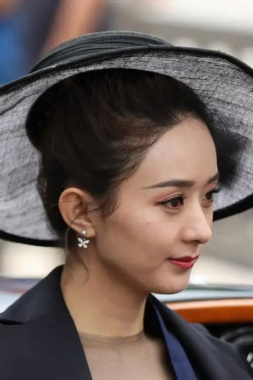 赵丽颖也会长痘痘和卡粉,可以让很多女生缓解焦虑了