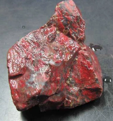 展开全部 你好,看图应该是鸡血石.