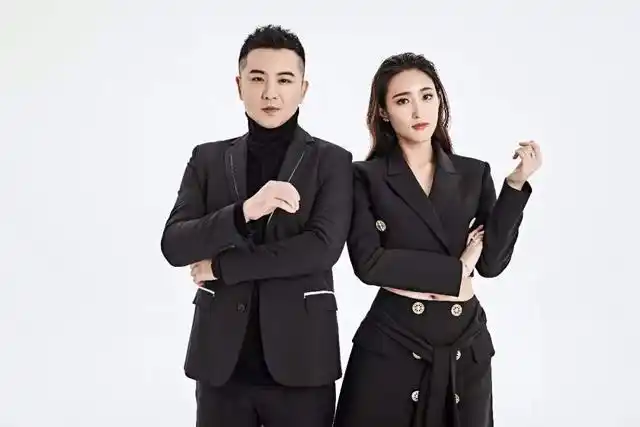 可以看出,张迪虽然动不动就吐槽刘玉婷,但遇见事了还是挺护老婆的.