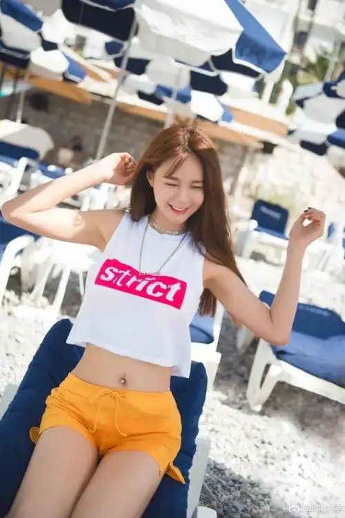 8 沈梦辰海边戏水大秀无赘肉好身材